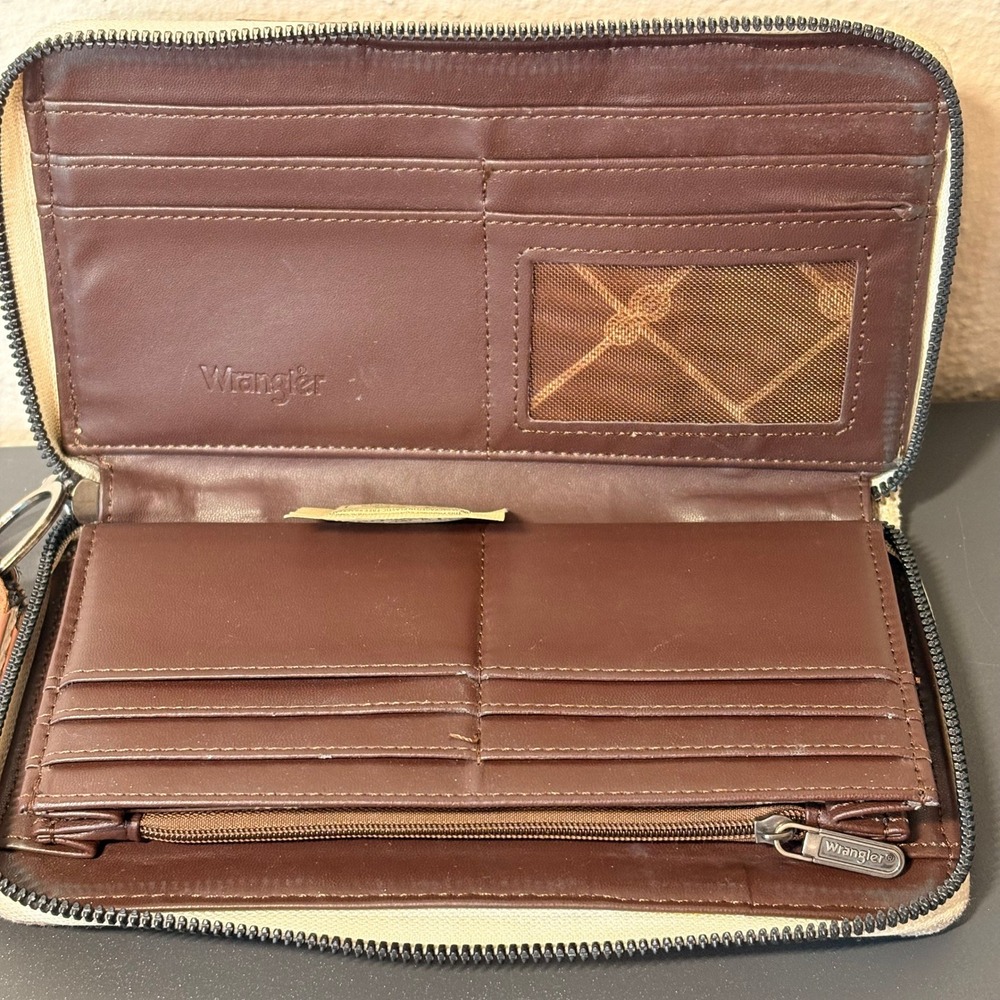 Wrangler Zip Around Wallet Womens OS Brown Excellent Southwestern Boho Wristlet - Picture 3 of 6